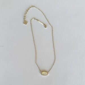 Kendra Scott Elisa Gold Pendant Necklace in Ivory Mother-of-Pearl